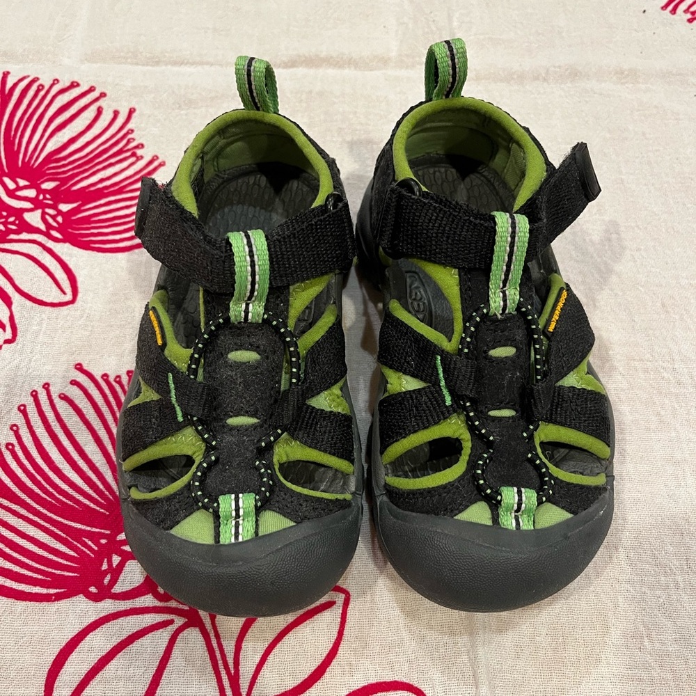 Keen sandals, size 9